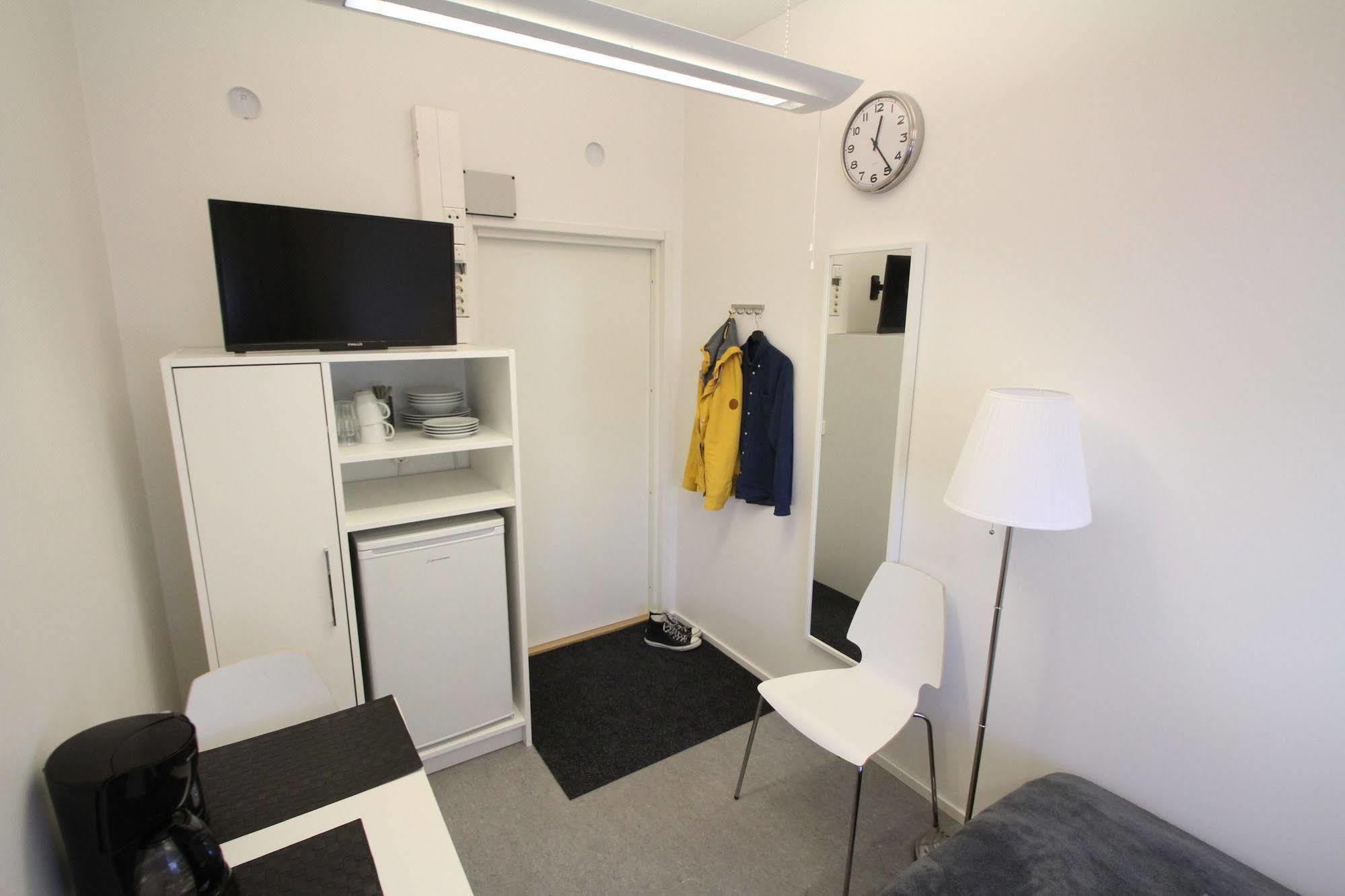 Forenom Hostel Helsinki Pitaejaenmaeki Exterior photo